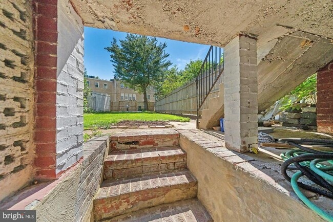 Building Photo - 747 Kentucky Ave SE