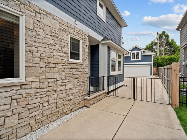 Building Photo - Don't Miss Out!