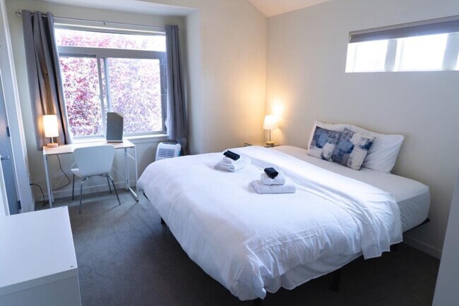 Building Photo - 1220 E Columbia St