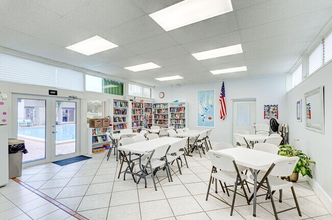 Building Photo - 2532 Boundbrook Dr S