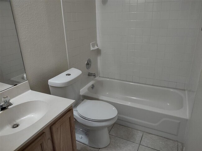 Building Photo - 8608 Devine Ln