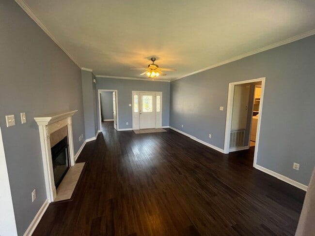 Building Photo - 102 Rosebud Cir