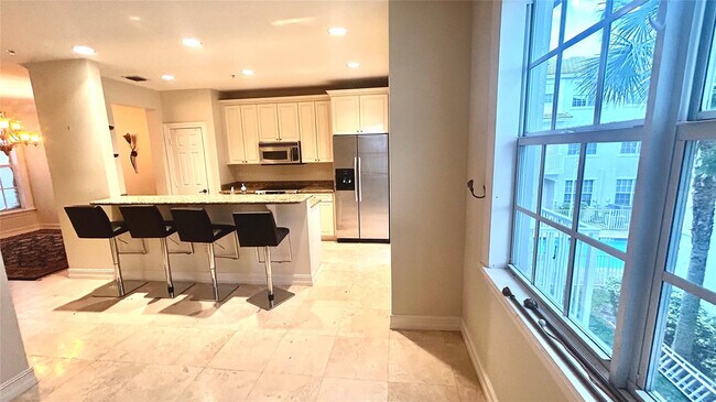 Building Photo - 2720 NE 9th Ave