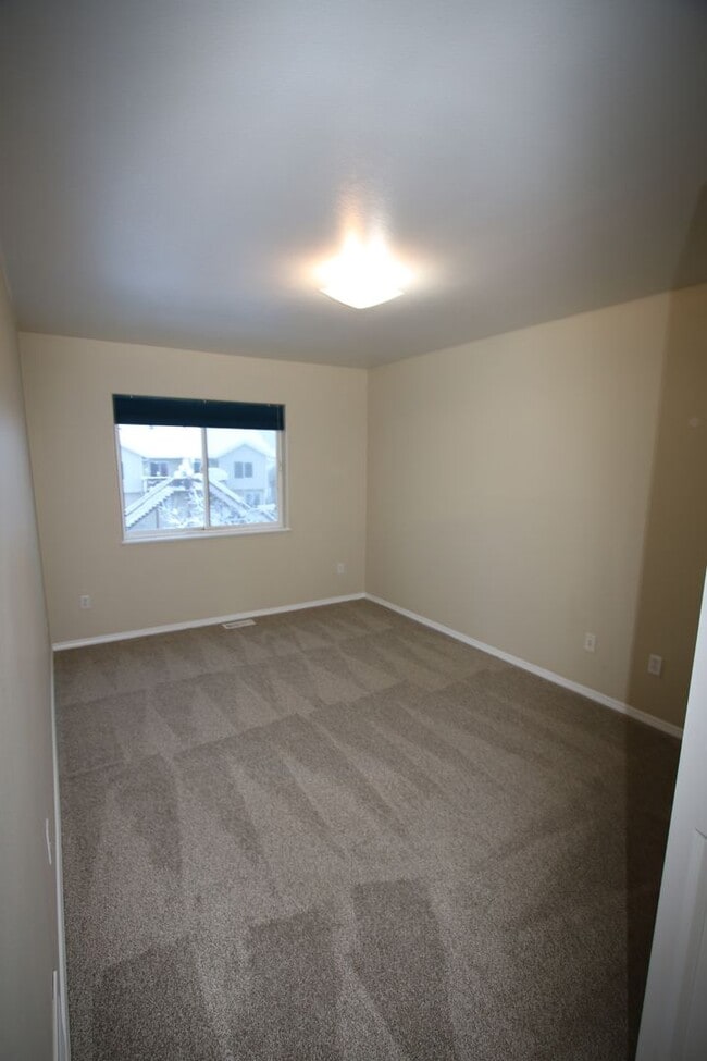 Building Photo - 3 Bedroom Home in North East Anchorage!