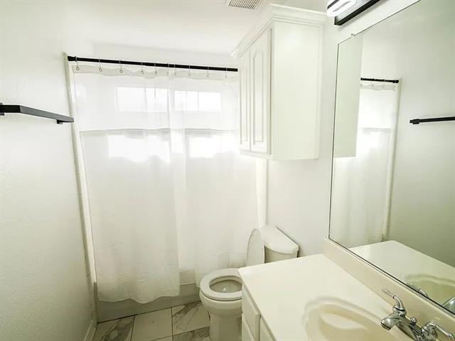 Building Photo - 408 Misty Ln