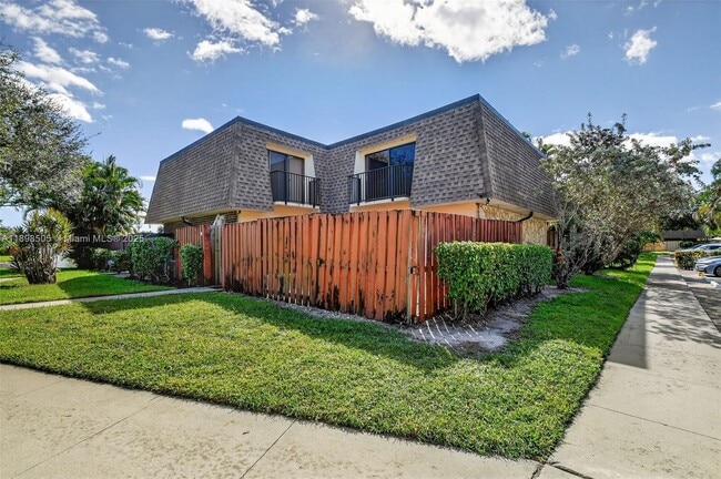 Building Photo - 2913 SW 22nd Cir