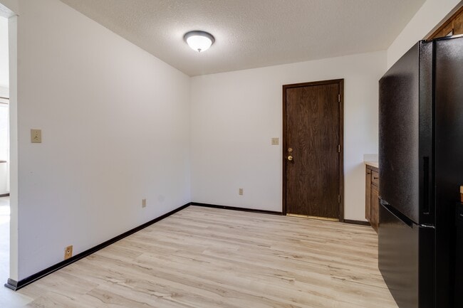 Building Photo - 1204 E 27th St