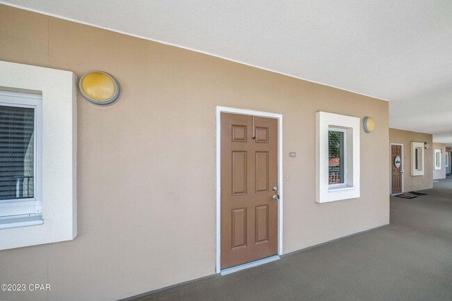 Building Photo - 2400 Grandiflora Blvd