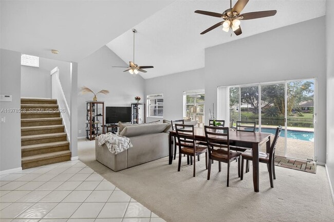 Building Photo - 9481 Oak Grove Cir