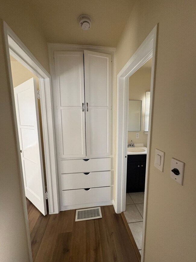 Building Photo - 9016 Reading Ave