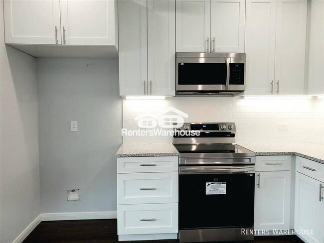 Building Photo - Brand new 3 bedroom, 2.5 bath townhome