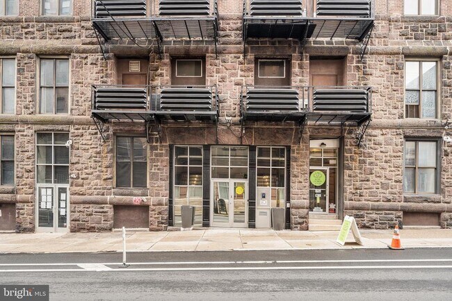 Building Photo - 428 N 13th St