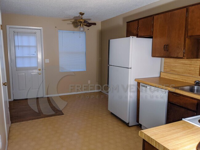 Building Photo - 2300 Grayson Valley Dr