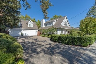 Building Photo - 840 Hunt Ave