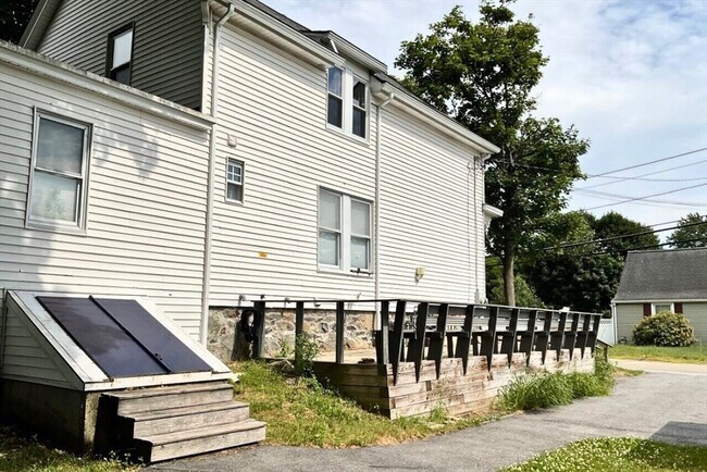 Building Photo - 7 Riverneck Rd