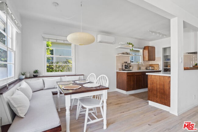 Building Photo - 668 Marr St