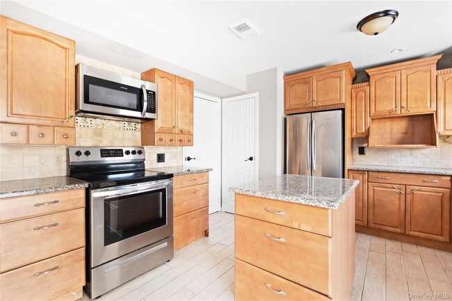 Building Photo - 10 Bartlett Commons