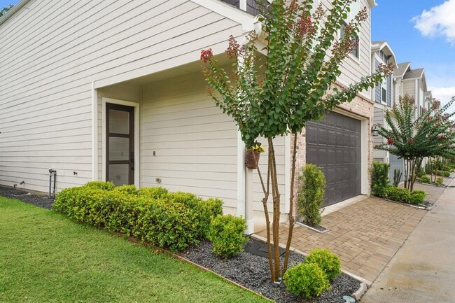 Building Photo - 1505 Canter Bayou Way