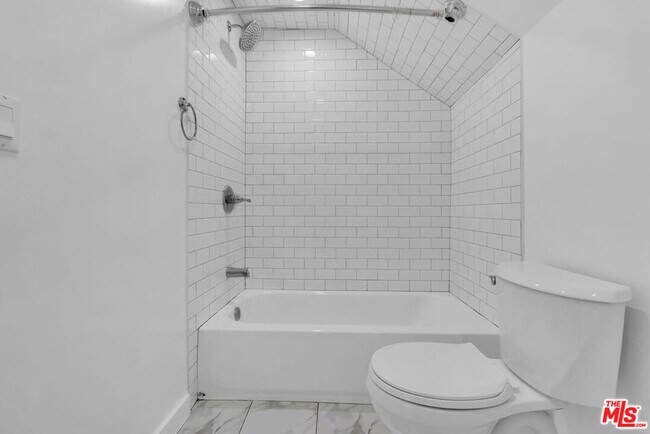 Building Photo - 261 W 43rd Pl
