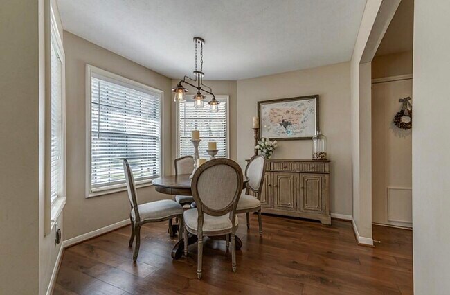 Building Photo - 28 Fallenstone Dr