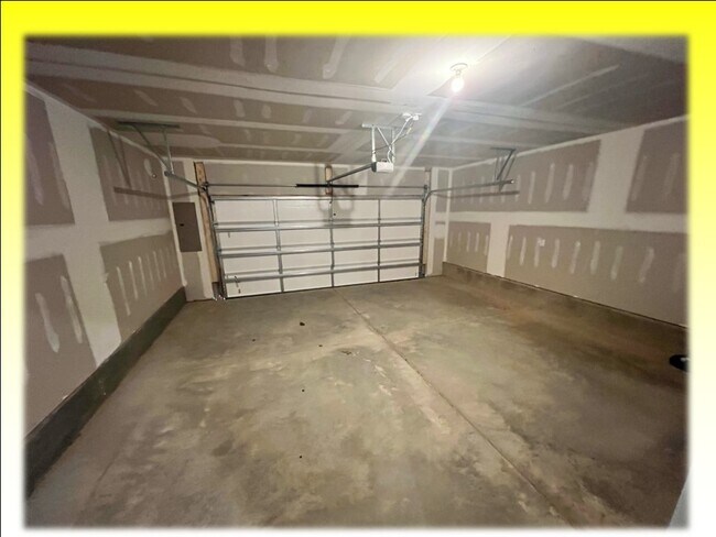 Building Photo - 753 Gimari Dr