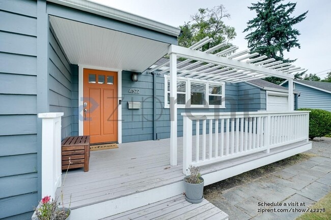 Building Photo - 4522 NE 54th St