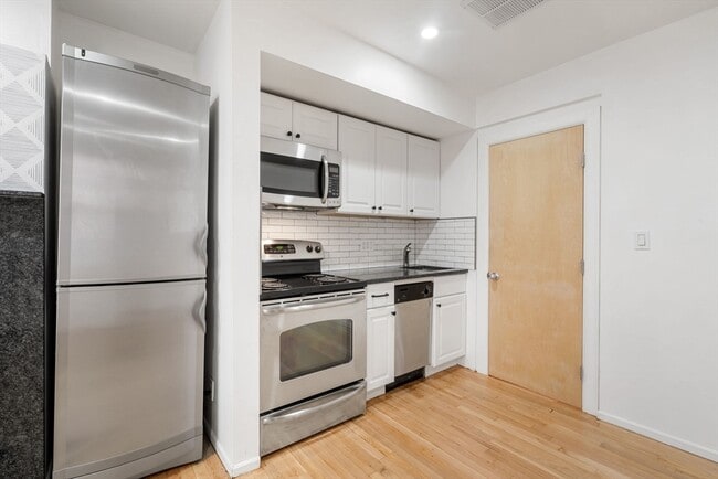 Building Photo - 103 Marlborough St