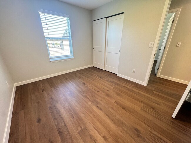 Building Photo - Just remodeled!! Mount Vernon 3 Bedroom House