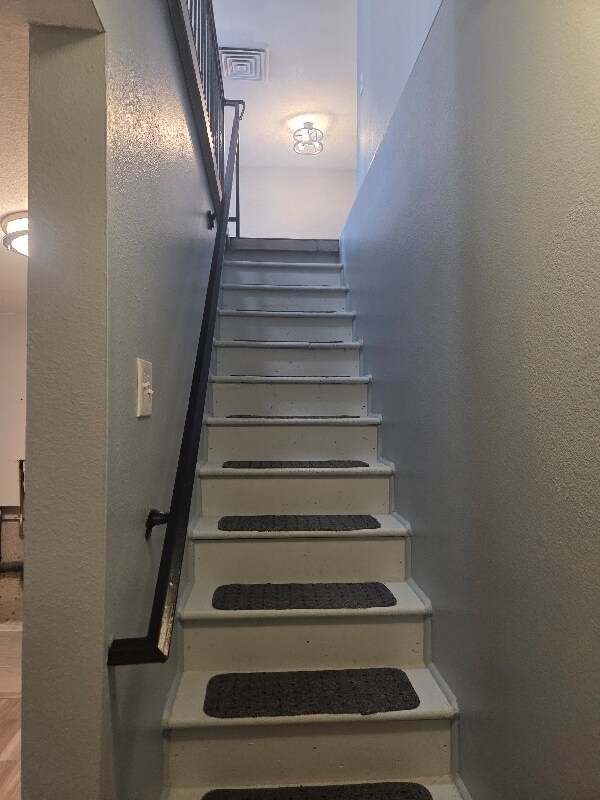 Building Photo - 6160 Fenton St