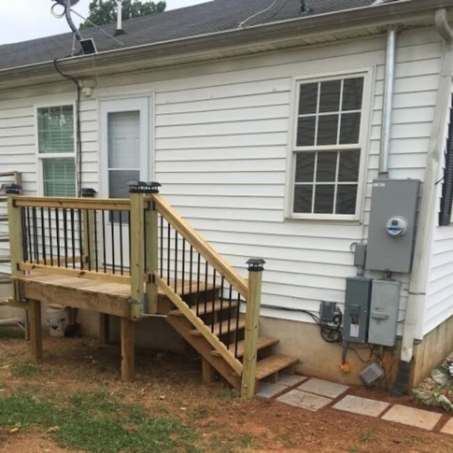 Building Photo - 107 Hood St