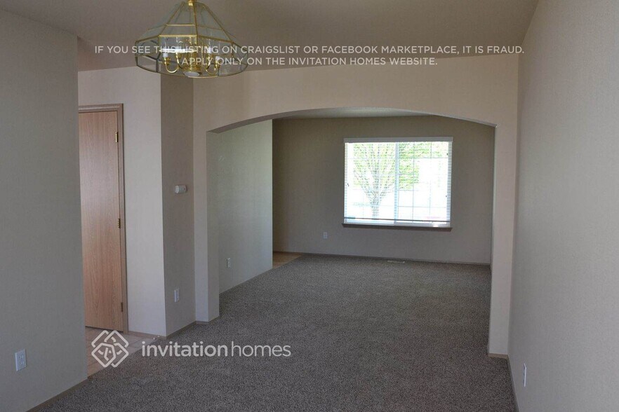 Building Photo - 1623 201st St E