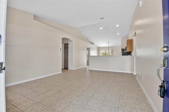 Building Photo - 83 Lynbrook Dr