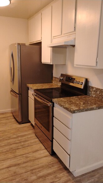 kitchen - 5460 White Oak Ave