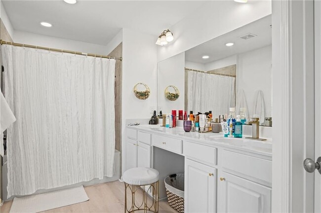 Building Photo - 266 Balaban Cir