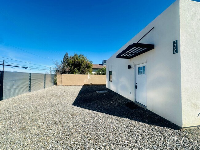 Building Photo - 22nd340