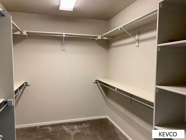 Building Photo - Lovely Newer Townhouse