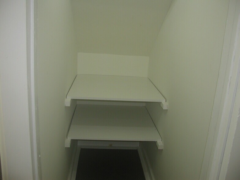 Building Photo - 241 E Ronning Ave