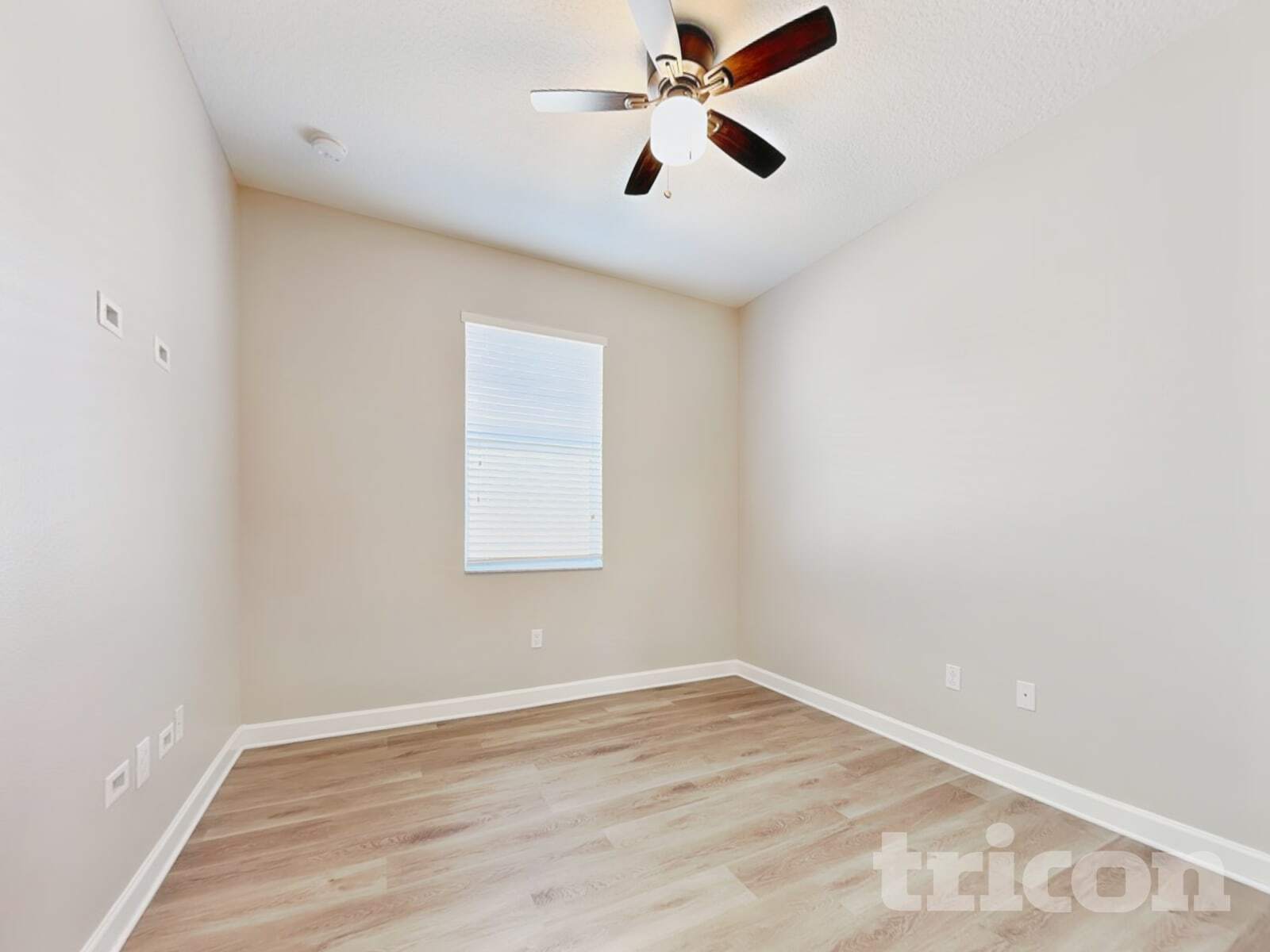 Building Photo - 13811 Newport Shores Dr