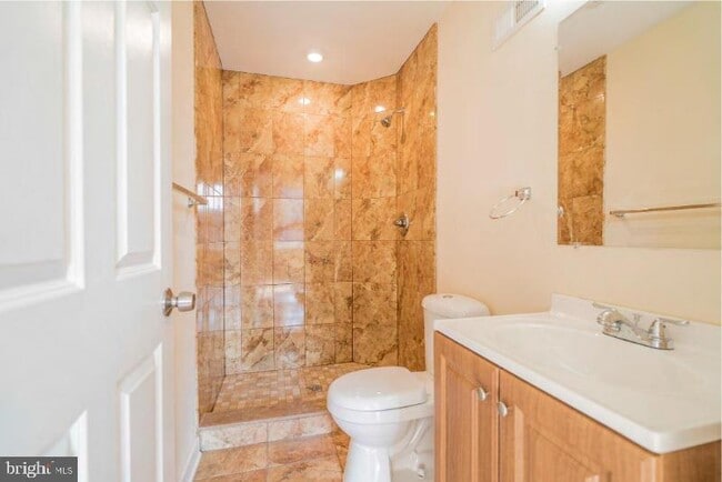 Building Photo - 2227 N Park Ave