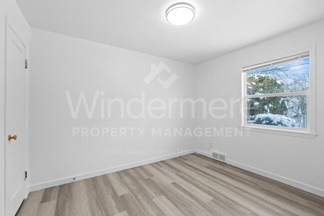 Building Photo - 11321 E Springfield Ave