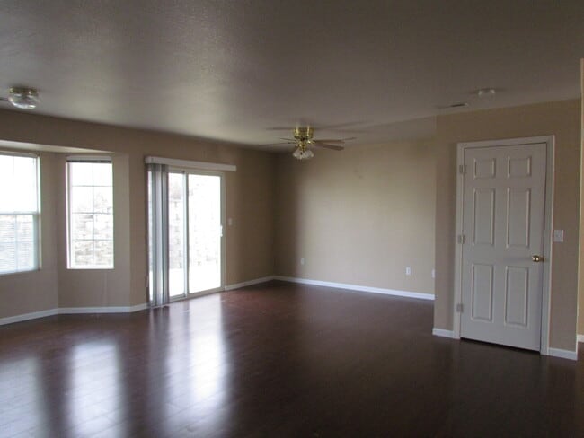 Building Photo - AVAILABLE SEPTEMBER 08,2025!!