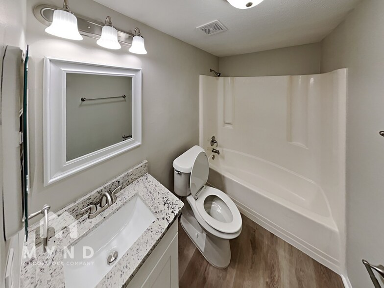 Building Photo - 7606 Woodland Oaks Ct