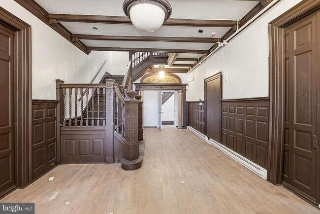 Building Photo - 6012 Ridge Ave
