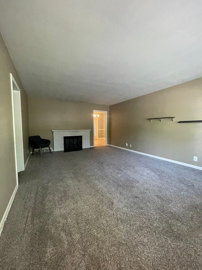 Building Photo - Three Bedroom Home in Kalamazoo