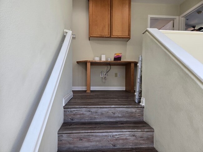 Building Photo - 4 BR 2.5 BA detached modern single-family home.