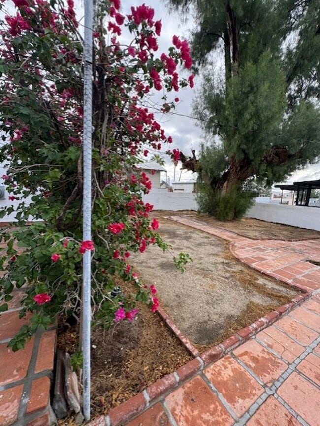 Building Photo - DHS6348