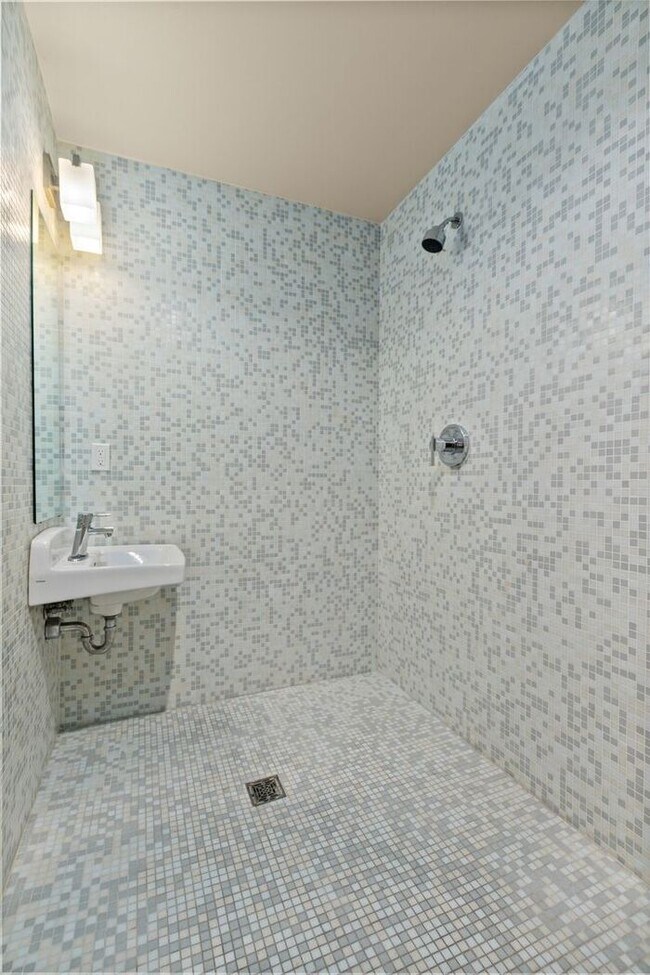 Building Photo - Air Conditioned West Seattle Live/Work Tow...