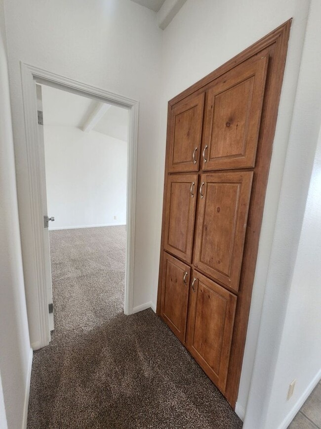 Building Photo - 4 Bedrooms in Hansen Tract