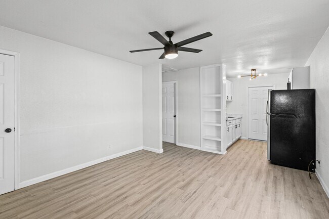 Building Photo - 3038 Weir Ave
