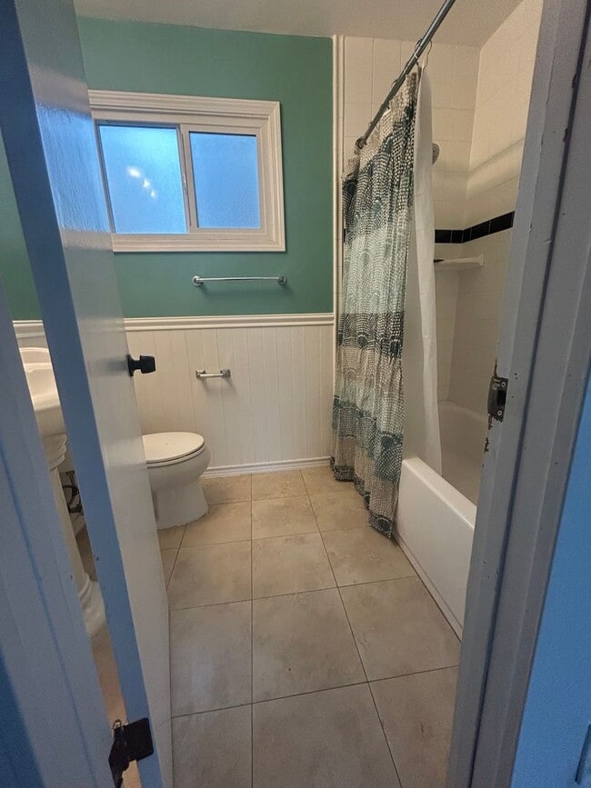 Building Photo - Beautiful Spacious 2Bd/2Bth with Bonus Family Room